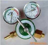 <strong>遥控钥匙可开启座位旁的</strong>