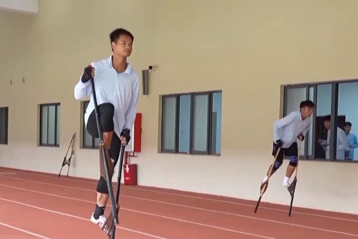 最炫民族风体育盛会在三亚开幕：攀椰竞速、竹