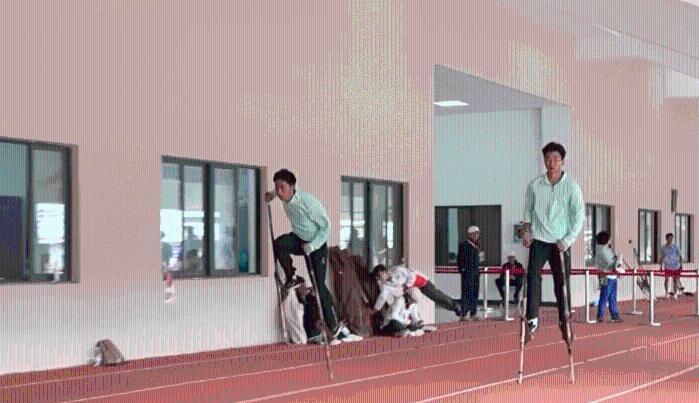 最炫民族风体育盛会在三亚开幕：攀椰竞速、竹