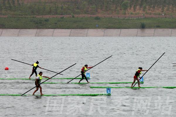 最炫民族风体育盛会在三亚开幕：攀椰竞速、竹