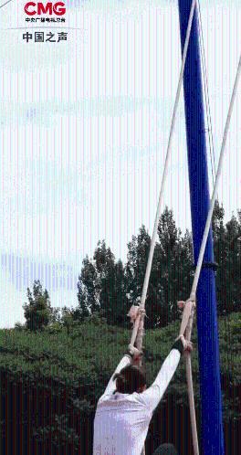 最炫民族风体育盛会在三亚开幕：攀椰竞速、竹