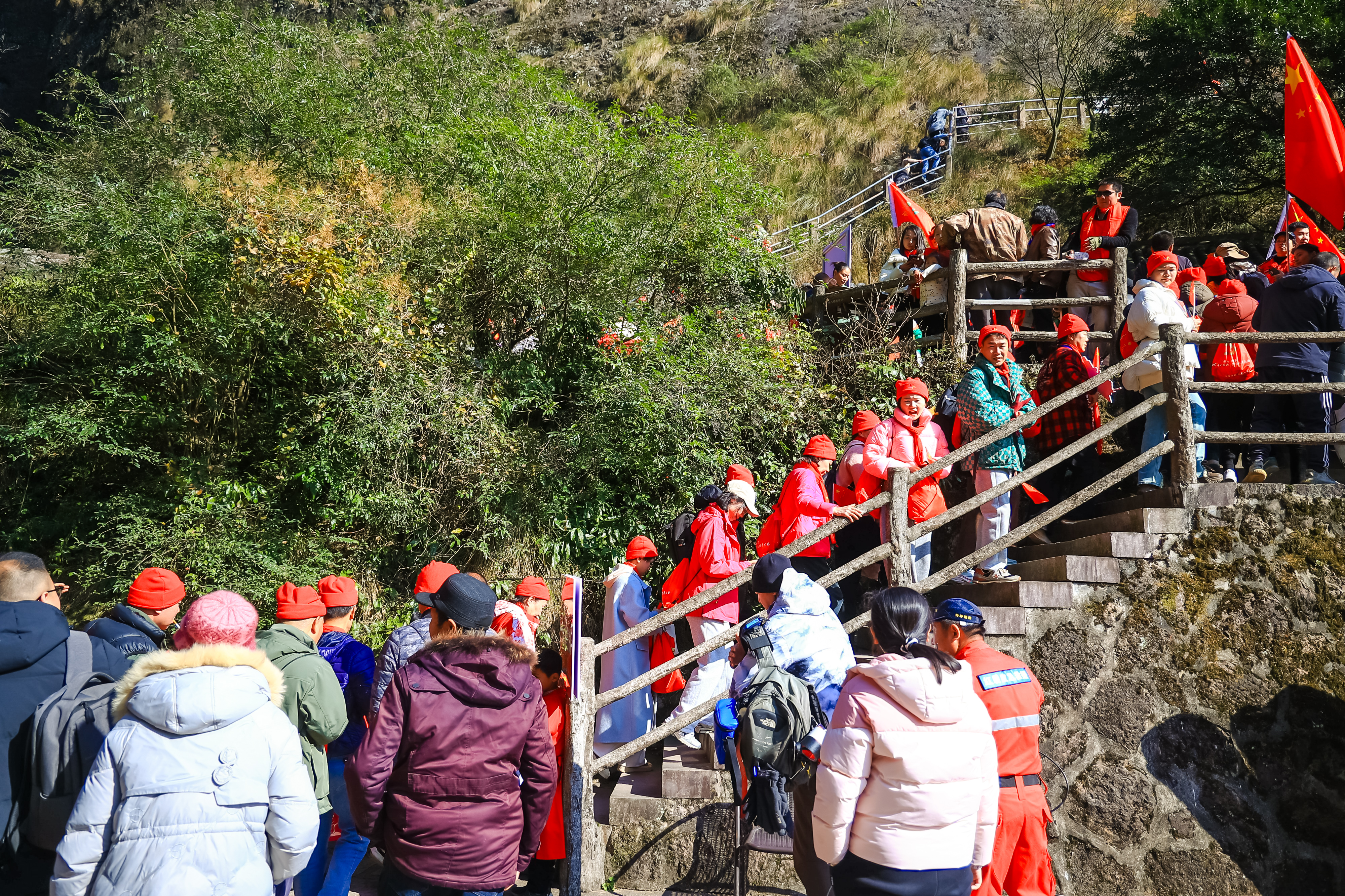2026全国新年登高健身大会双主会场启幕 浙江江山