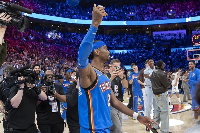 亚历山大末节绝杀追平张伯伦纪录，雷霆险胜掘