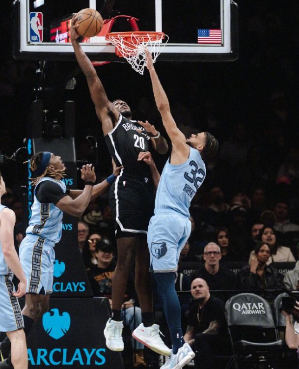 亚历山大末节绝杀追平张伯伦纪录，雷霆险胜掘