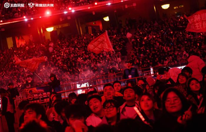 成都AG超玩会力克重庆狼队蝉联KPL总冠军