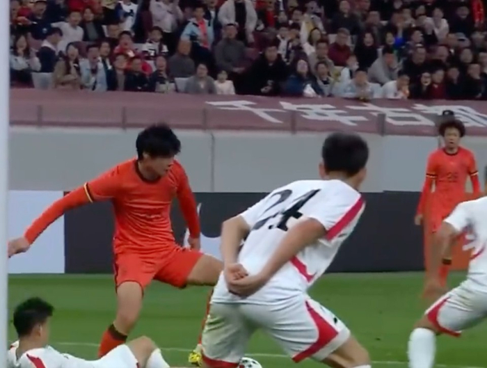 中国U23男足平朝鲜 高层齐