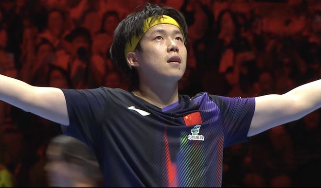 王楚钦鏖战六局力克勒布伦晋级世界杯八强，国