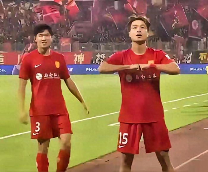 中超第六轮川渝双雄齐胜领跑积分榜