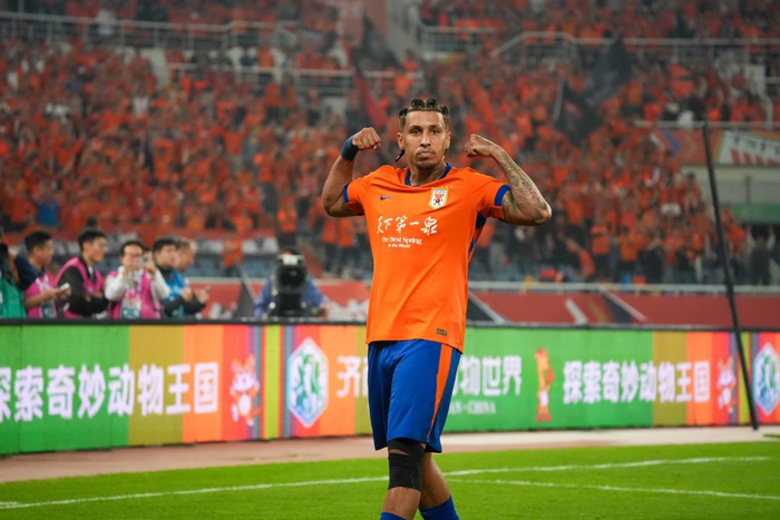 克雷桑客场破门创外援进球纪录 山东泰山逆转青